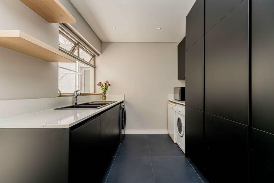 5 Bedroom Property for Sale in Fresnaye Western Cape